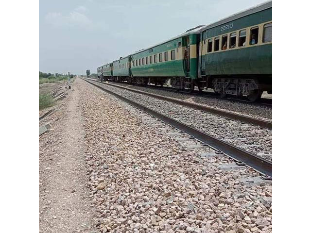 sukkur villagers praised for selflessly providing relief to train accident victims