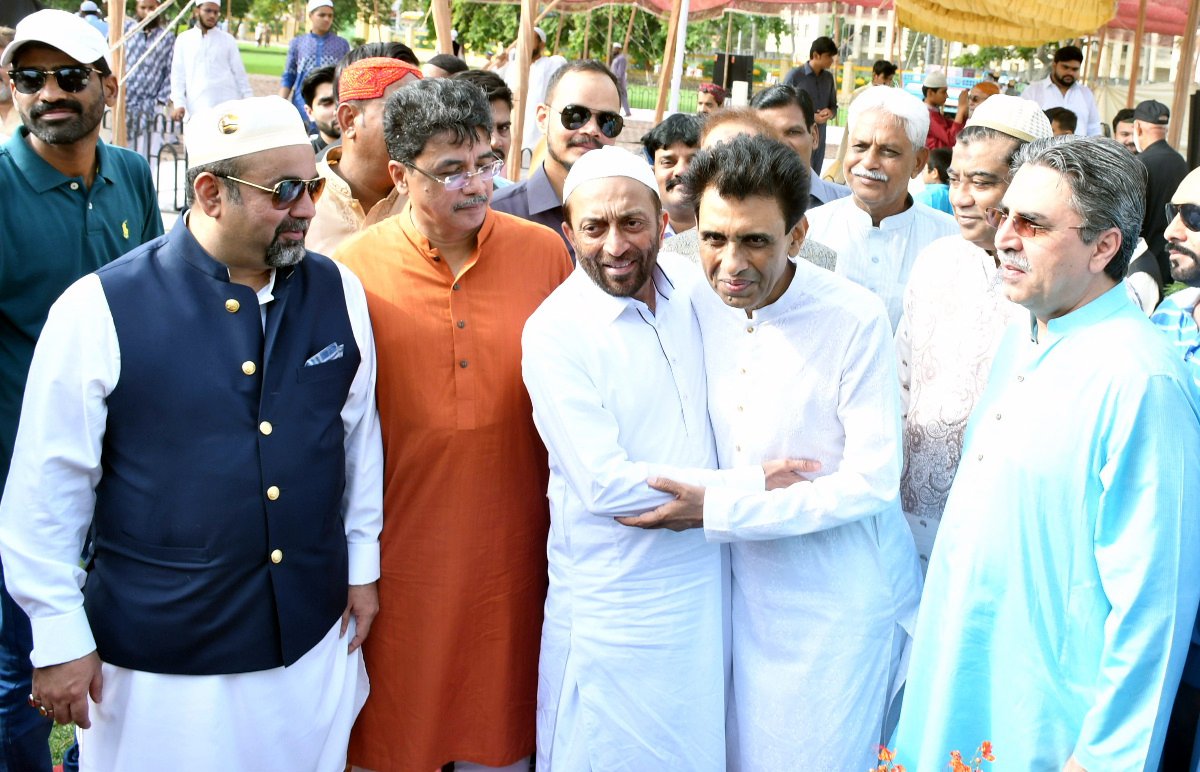 mqm p leader after offering prayers at a mosque in karachi photo mqm p official