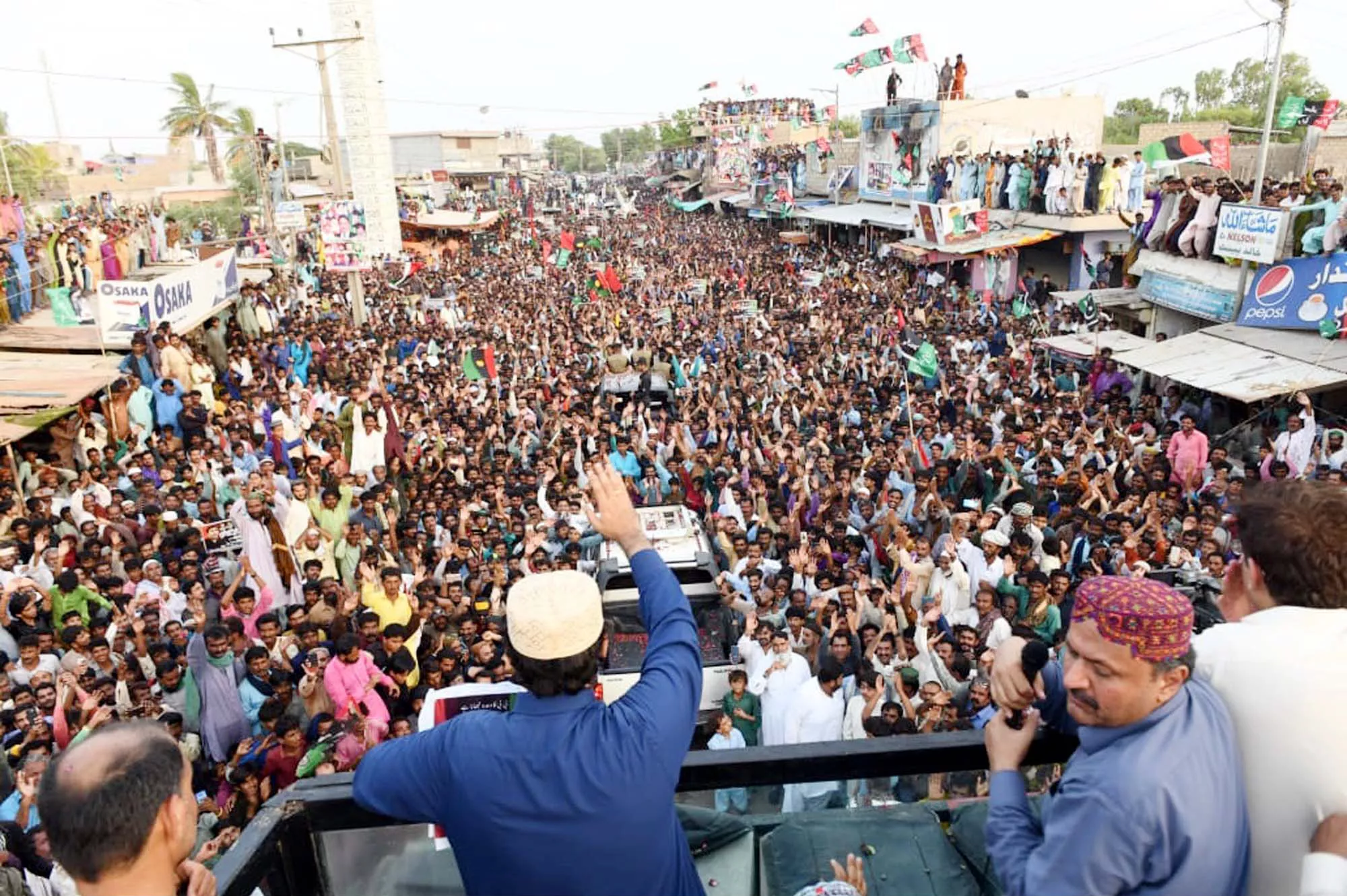 bilawal bhutto zardari waves hands to his supporters in thatta photo ppi bilawal bhutto zardari waves hands to his supporters in thatta photo ppi