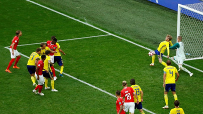 scrappy swedes edge swiss 1 0 to reach quarter finals