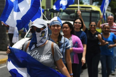 three dead in nicaragua clashes as us slaps sanctions on government