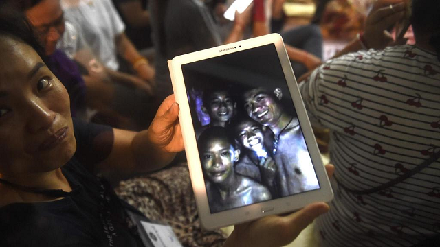 thai boys stuck in cave communicate with family photo afp