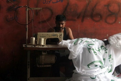 despite lull in election activity business flourishes for banner makers despite lull in election activity business flourishes for banner makers