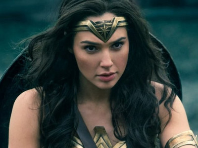in pictures gal gadot visits children s hospital dressed as wonder woman in pictures gal gadot visits children s hospital dressed as wonder woman