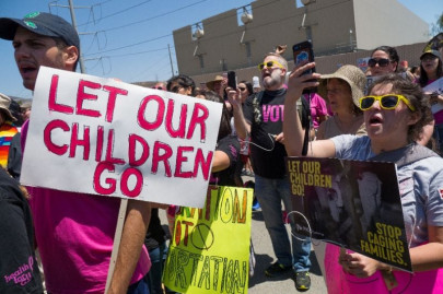 us judge extends deadline for reuniting migrant children us judge extends deadline for reuniting migrant children