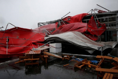 taiwan shuts down for typhoon maria