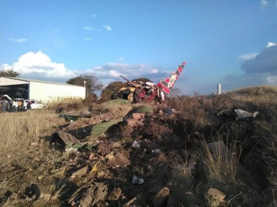 watch 19 injured in south africa plane crash