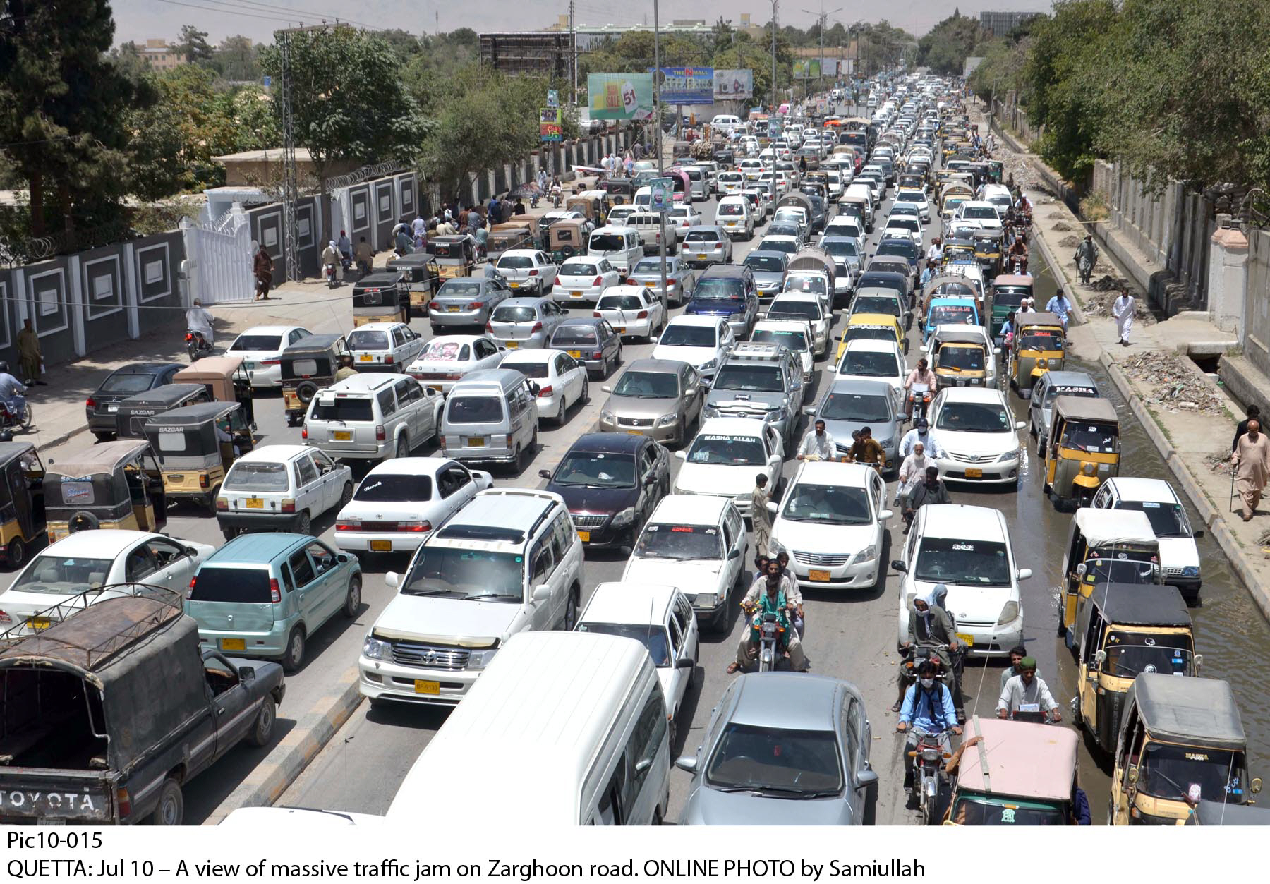 a view of a massive traffic jam on zarghoon road in quetta photo online