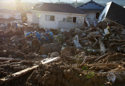 japan flood toll nears 200 sun scorches thousands battling thirst japan flood toll nears 200 sun scorches thousands battling thirst