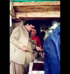 sheikh rasheed makes roti to woo voters sheikh rasheed makes roti to woo voters