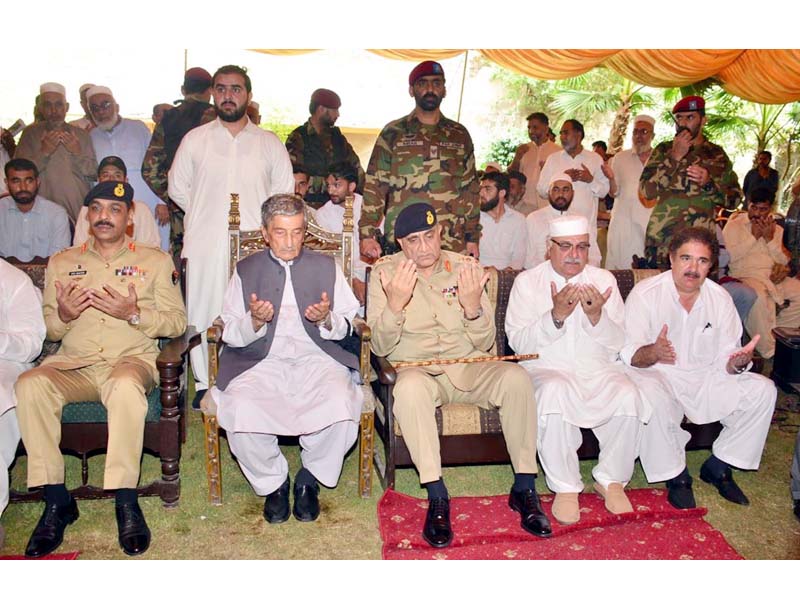 coas general qamar javed bajwa offers fateha for haroon bilour photo inp
