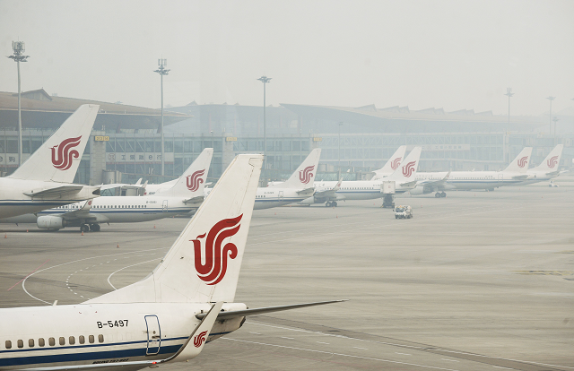 an air china jet made a rapid emergency descent after a co pilot mistakenly turned off air conditioning systems in a bid to conceal his e cigarette smoke chinese media quoted the country 039 s civil aviation authority as saying on july 13 2018 photo afp