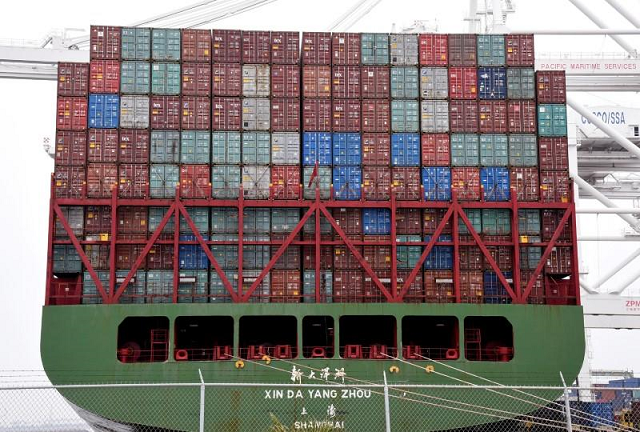 shipping containers being loaded onto xin da yang zhou ship from shanghai china at pier j at the port of long beach in long beach california u s april 4 2018 photo reuters