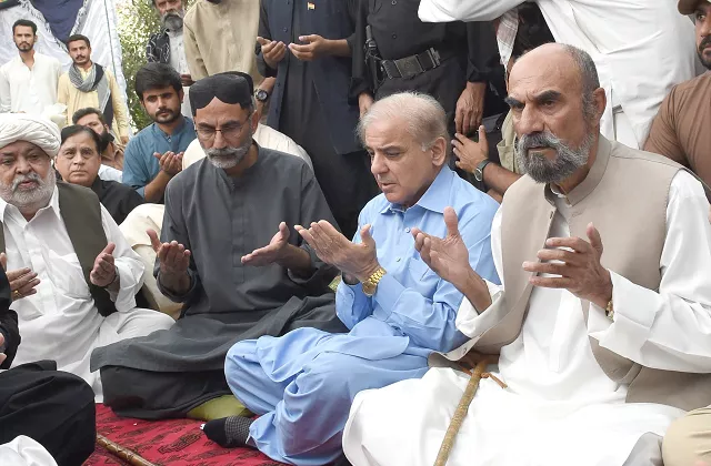 pml n president shehbaz sharif former balochistan chief minister aslam raisani haji lashkari raisani and others offer fateha for slain siraj raisani at sarawan house in quetta photo express pml n president shehbaz sharif former balochistan chief minister aslam raisani haji lashkari raisani and others offer fateha for slain siraj raisani at sarawan house in quetta photo express