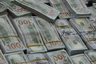 currency plunges to rs128 against dollar