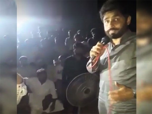 the singer was able to keep his composure so the crowd could not come to know of the gaffe screen grab youtube the singer was able to keep his composure so the crowd could not come to know of the gaffe screen grab youtube