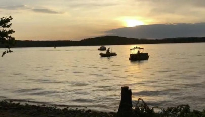 11 dead as boat capsises and sinks in missouri lake 11 dead as boat capsises and sinks in missouri lake
