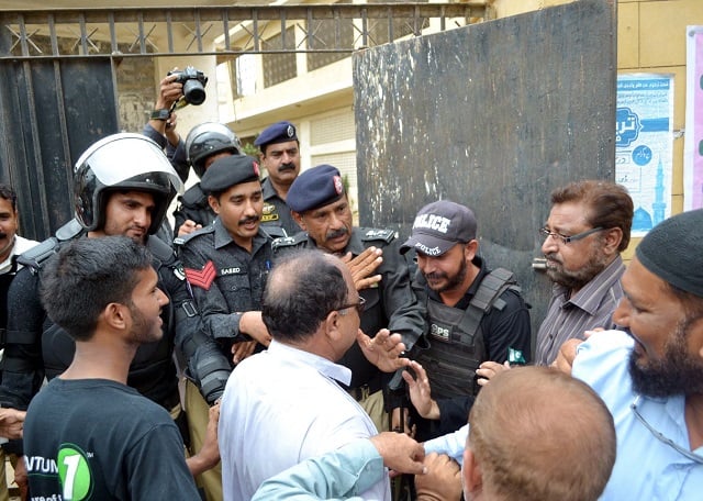 police rehearsing on friday security duties for july 25 polls in karachi photo ppi