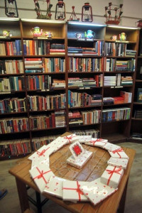 speaker refutes pseudo sciences during lecture at t2f