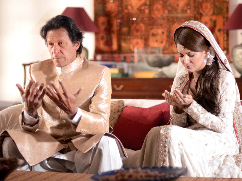 imran khan and his wife reham khan pray during their wedding ceremony photo afp