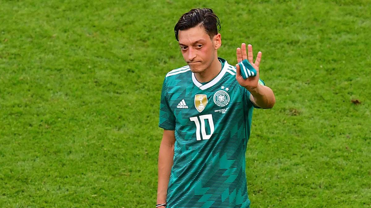 ozil said he will not stand criticisms over his heritage calling it right wing propaganda photo afp