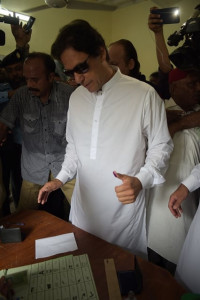 ecp serves imran khan notice over post vote speech ecp serves imran khan notice over post vote speech