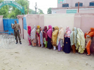 voters leave polls dishevelled voters leave polls dishevelled