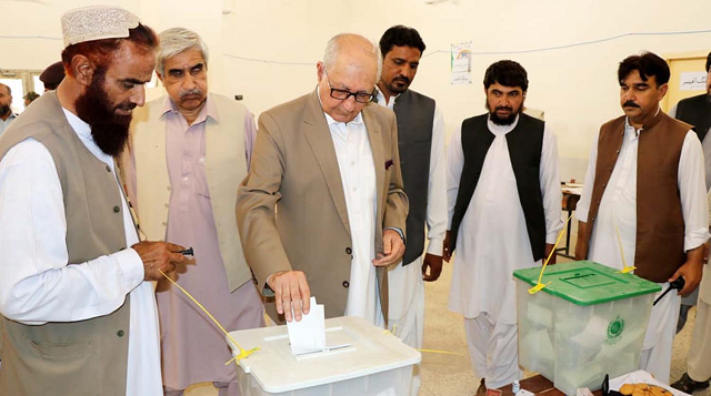 governor balochistan muhammad khan achakzai casting his vote in his ancestral village of gulistan photo banaras khan express