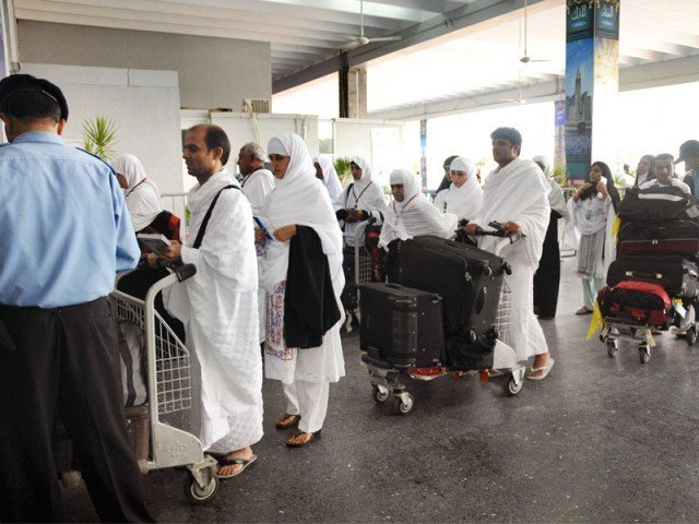 international flight leaves behind 50 hajj pilgrims at karachi airport