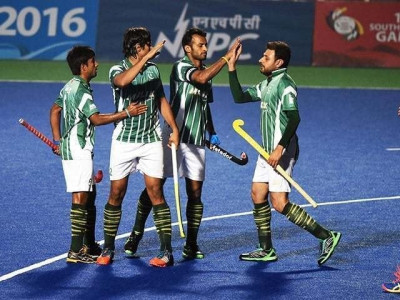 private group to pay hockey players private group to pay hockey players