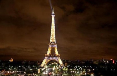 eiffel tower shut in dispute over monstrous queues eiffel tower shut in dispute over monstrous queues