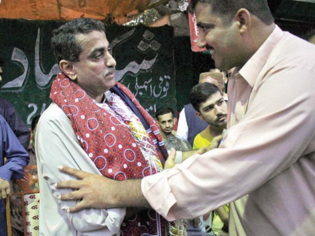since his victory the pti winner has been receiving felicitations ajraks and other presents from lyari residents photos athar khan express since his victory the pti winner has been receiving felicitations ajraks and other presents from lyari residents photos athar khan express