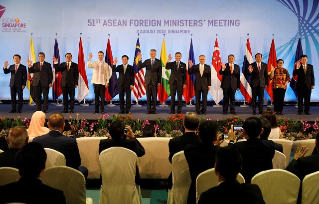 singapore s prime minister lee hsien loong and asean foreign ministers pose for a group photo during the opening ceremony of the 51st asean foreign ministers 039 meeting in singapore august 2 2018 photo reuters