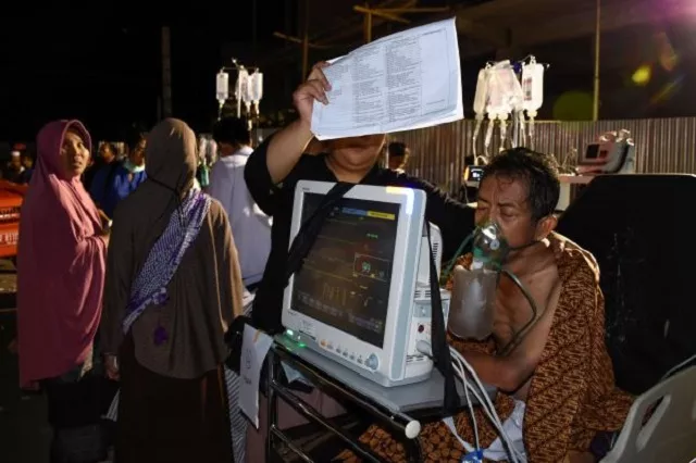 the quake was felt for several seconds in bali where people ran out of houses hotels and restaurants photo reuters the quake was felt for several seconds in bali where people ran out of houses hotels and restaurants photo reuters