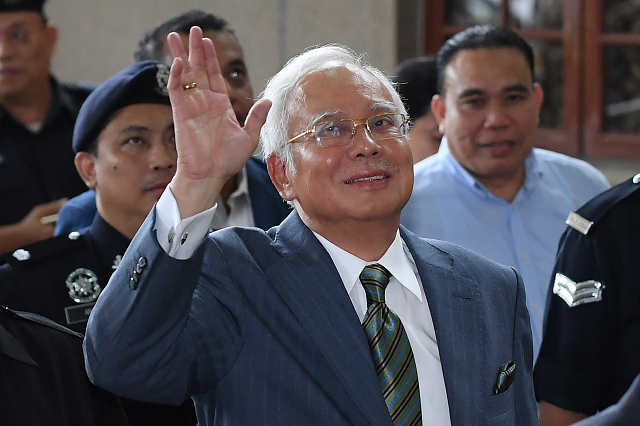 malaysia 039 s former prime minister najib razak arrives for a court appearance at the duta court complex in kuala lumpur photo afp