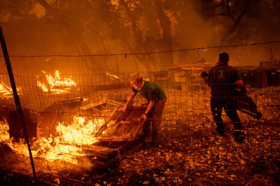 california scorched by raging wildfires the size of la california scorched by raging wildfires the size of la