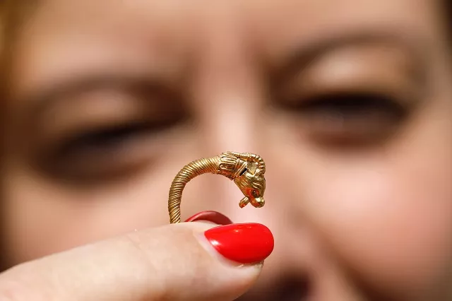 an israeli archaeologist shows a rare golden earring believed to be more than 2 000 years old discovered at the archeological site of the city of david in east jerusalem near the walls of the old city on 8 august 2018 photo afp an israeli archaeologist shows a rare golden earring believed to be more than 2 000 years old discovered at the archeological site of the city of david in east jerusalem near the walls of the old city on 8 august 2018 photo afp