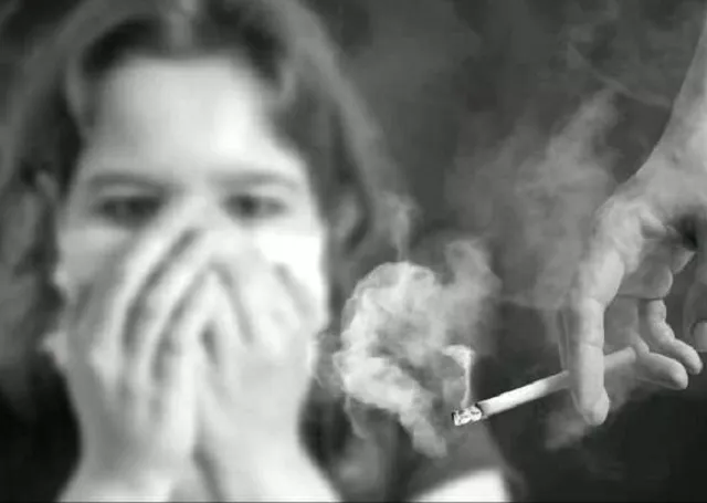 second hand smoke is responsible for at least 17 000 stillbirths in a year photo credit istock com second hand smoke is responsible for at least 17 000 stillbirths in a year photo credit istock com