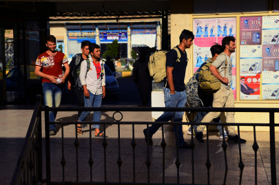 afghans return home in record numbers as iran currency plunges afghans return home in record numbers as iran currency plunges