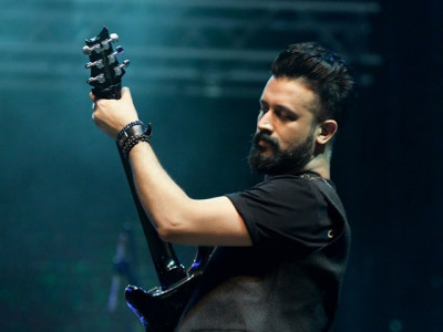 atif aslam criticised for singing indian song at independence day parade in new york atif aslam criticised for singing indian song at independence day parade in new york