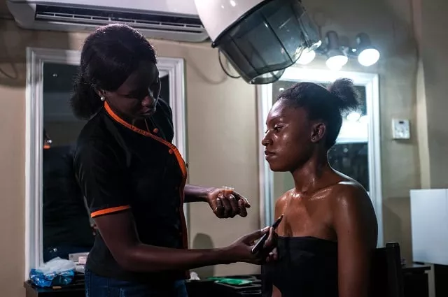 a beautician applies a skin toning treatment on a woman at a beauty salon in lagos on july 13 2018 photo afp a beautician applies a skin toning treatment on a woman at a beauty salon in lagos on july 13 2018 photo afp