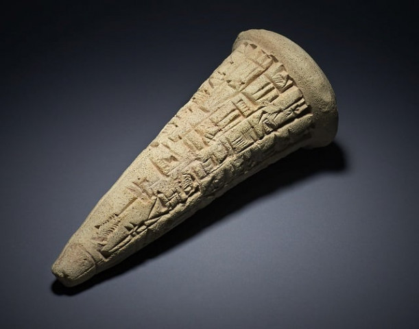 a handout picture released by the british museum in london on august 9 2018 shows a sumerian clay cone dating to around 2200bc photo afp a handout picture released by the british museum in london on august 9 2018 shows a sumerian clay cone dating to around 2200bc photo afp