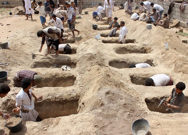 yemenis dig graves for children killed in an air strike on a bus on august 9 2018 photo afp
