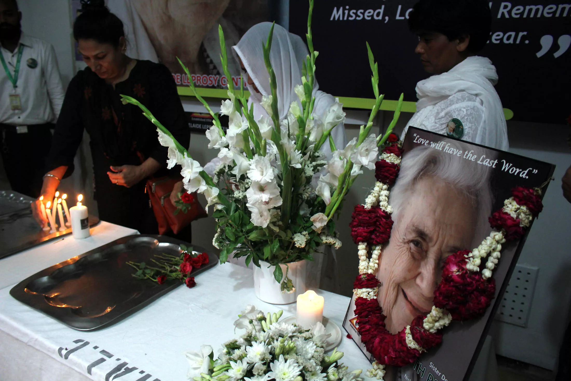 admirers of late dr pfau attend a candle vigil photo athar khan admirers of late dr pfau attend a candle vigil photo athar khan