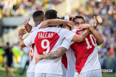 falcao fires as monaco start off with victory