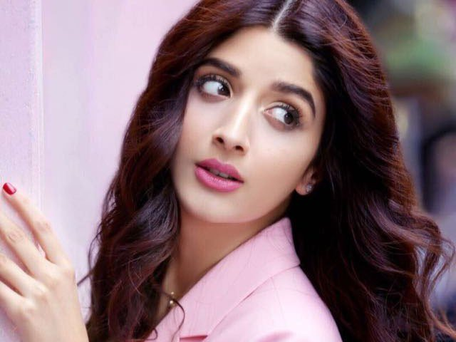 mawra hocane gets a law degree with flying colours