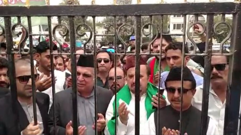 barred from entering jinnah mausoleum over bilawal house comments ismail