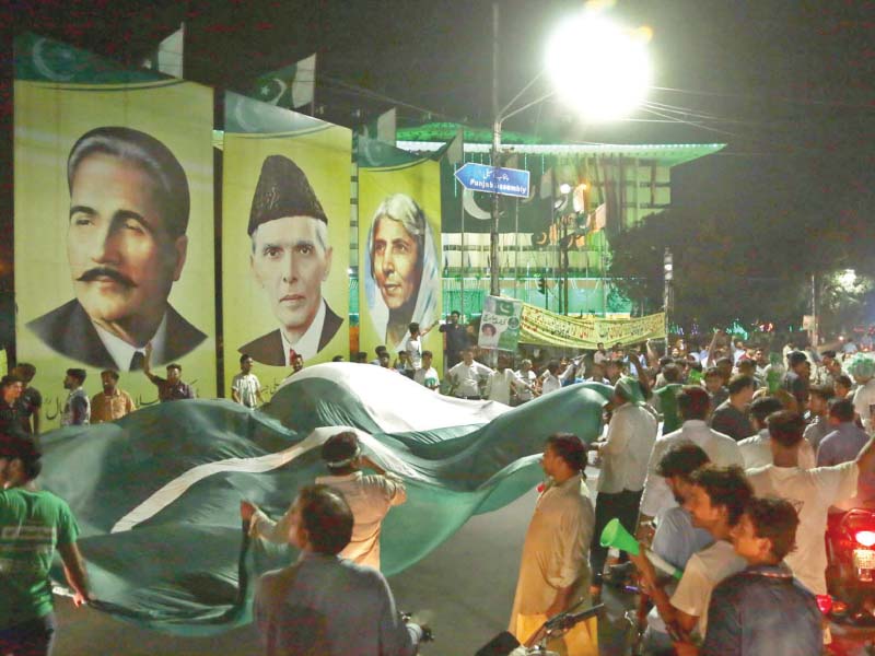 people belonging to all walks of life celebrate the independence day in the provincial capital photo online nni