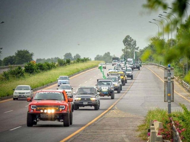 jeep rally organised by pti on the occasion of independence day photo online jeep rally organised by pti on the occasion of independence day photo online