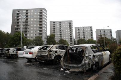 youths in swedish towns burn and vandalize scores of cars
